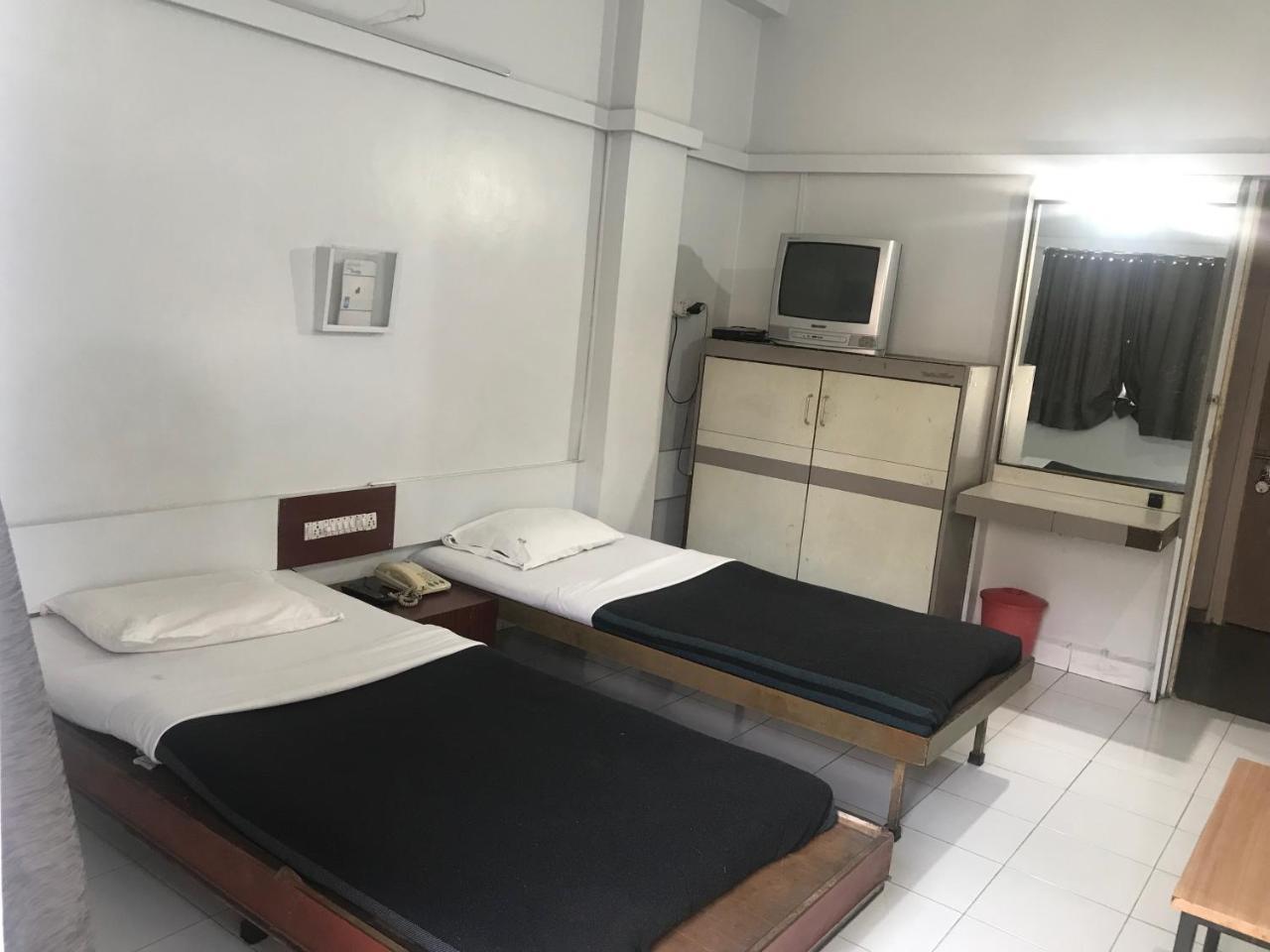 Maurya Residency Hotell Pune Exteriör bild