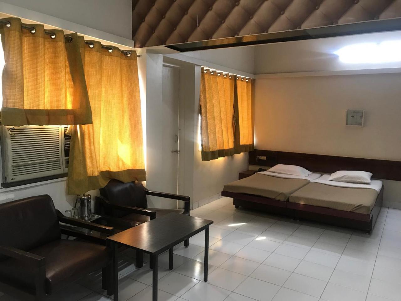 Maurya Residency Hotell Pune Exteriör bild
