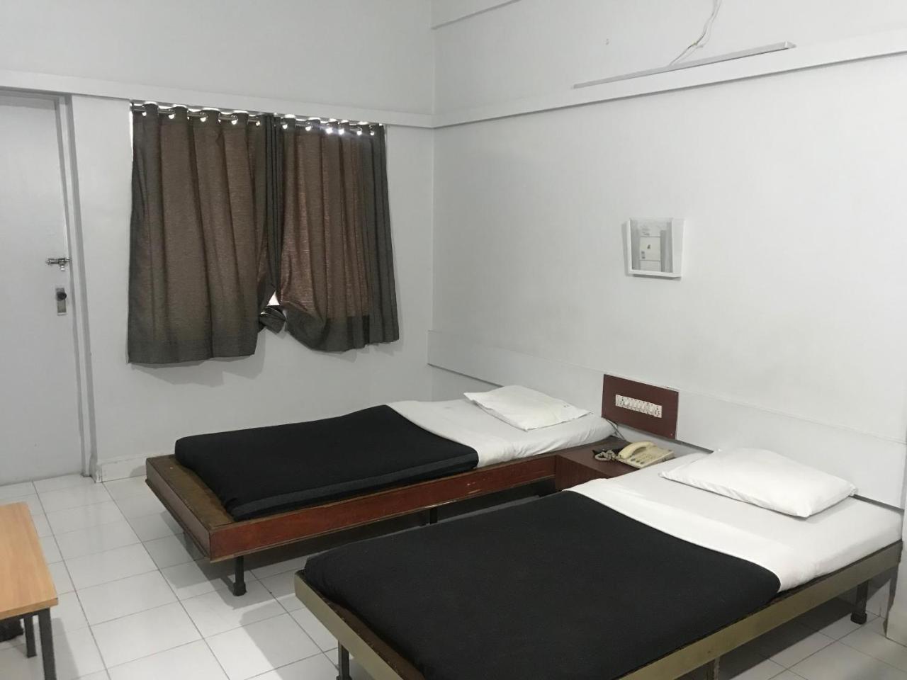 Maurya Residency Hotell Pune Exteriör bild